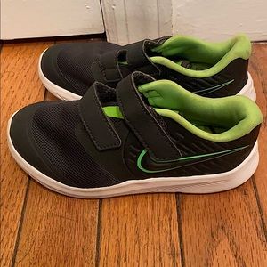 Nike Star Runner sneakers